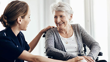 Wie und wo findet man eine Pflegekraft für eine ältere Person in Deutschland?