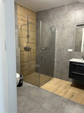 Seniorengerechtes Badezimmer im polnischen Heim