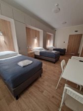 Modern seniorengerecht ausgestattete Zimmer