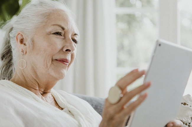 Technologische Hilfen für Senioren